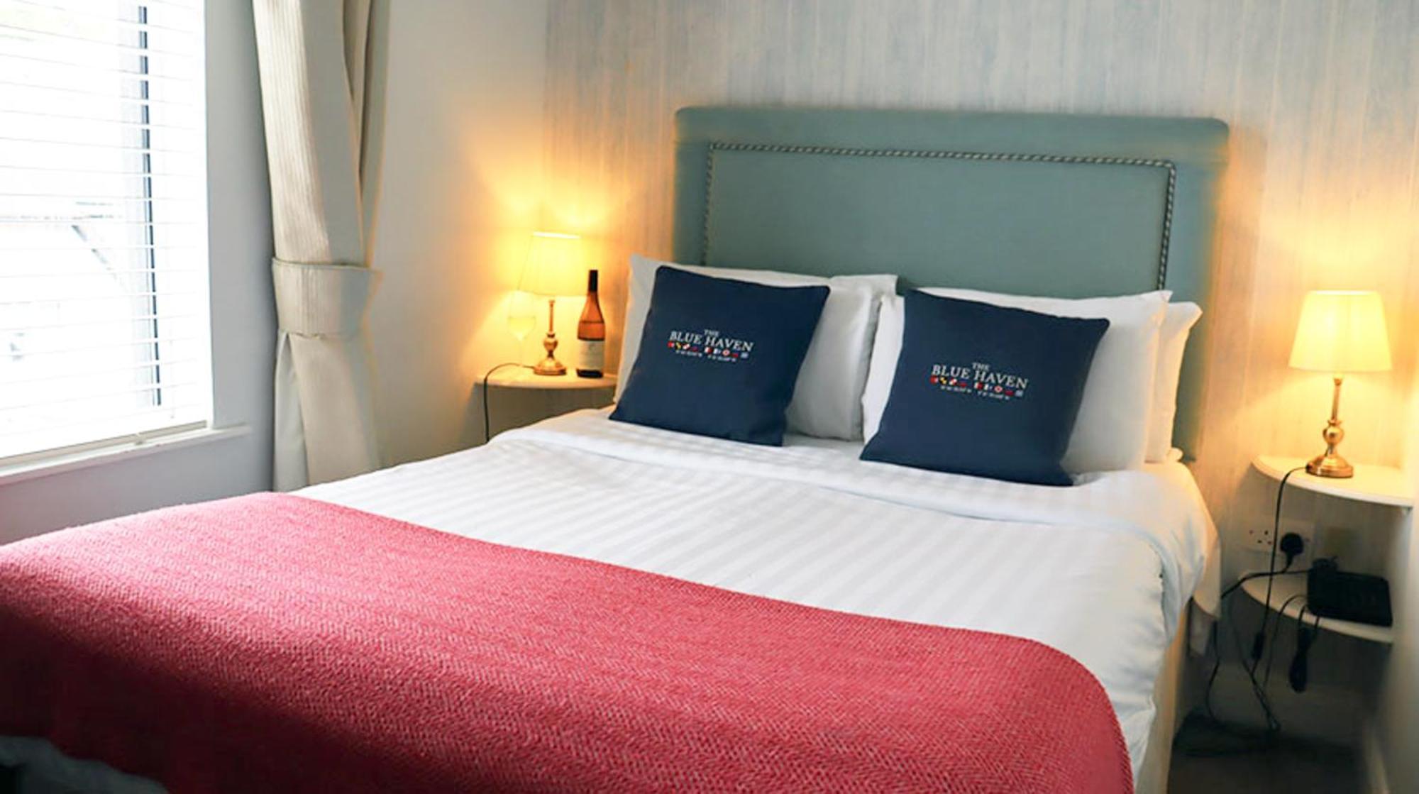 The Blue Haven Hotel Кинсэйл Экстерьер фото