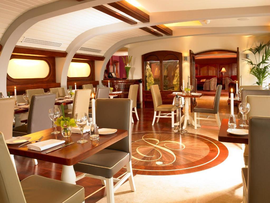 The Blue Haven Hotel Кинсэйл Экстерьер фото