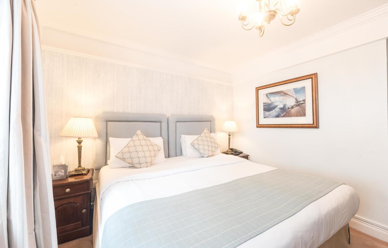 The Blue Haven Hotel Кинсэйл Экстерьер фото